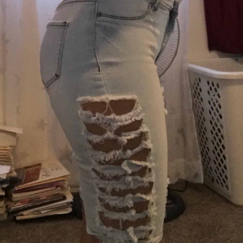 Short - Picture 2 of 5